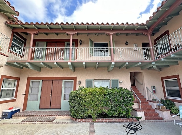 2200 Chestnut, Long Beach, CA 90806 - view of building exterior with stairway