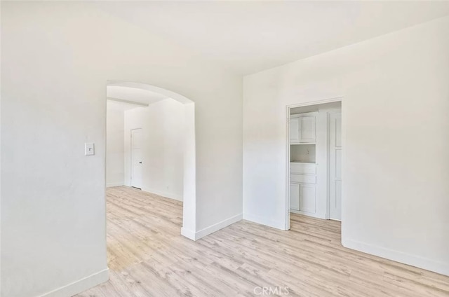 2200 Chestnut, Long Beach, CA 90806 - empty room featuring arched walkways and light wood-style flooring