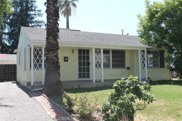 427 S Mariposa St, Burbank, CA 91506 - bungalow-style house with roof with shingles