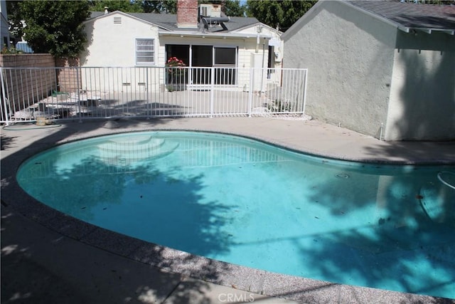 427 S Mariposa St, Burbank, CA 91506 - view of swimming pool with a patio area