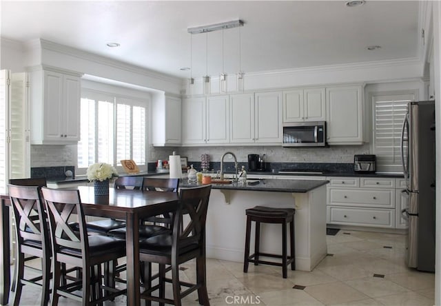 3535 Sunmeadow Cir, Corona, CA 92881 - kitchen with appliances with stainless steel finishes, a sink, decorative backsplash, decorative light fixtures, and a kitchen bar