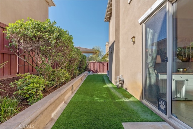 view of yard featuring a fenced backyard