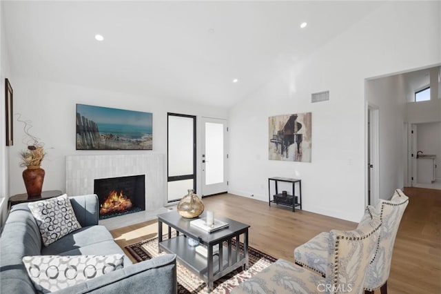 990 Meadowlark Dr, Laguna Beach, CA 92651 - living area featuring recessed lighting, visible vents, a lit fireplace, and wood finished floors