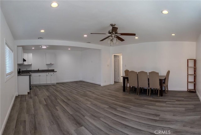 living area with ceiling fan, recessed lighting, baseboards, and dark wood finished floors