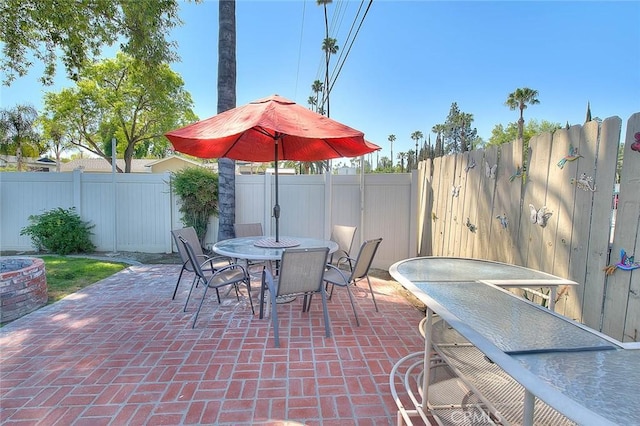 6087 Academy Ave, Riverside, CA 92506 - view of patio featuring a fenced backyard and outdoor dining space