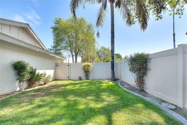 6087 Academy Ave, Riverside, CA 92506 - view of yard featuring a fenced backyard and a gate