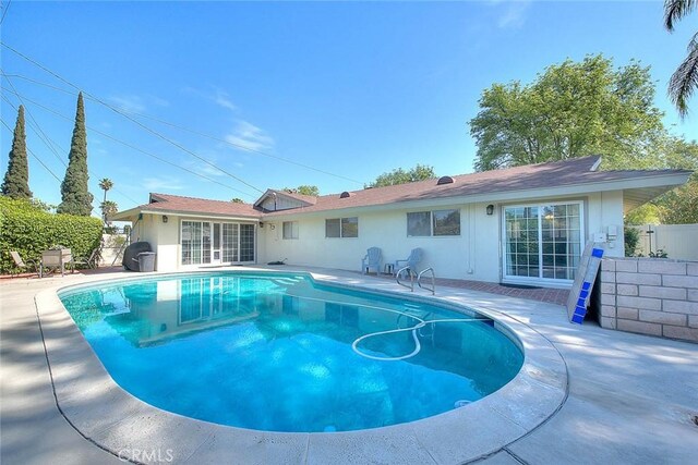 6087 Academy Ave, Riverside, CA 92506 - view of pool featuring a patio, a fenced in pool, and fence