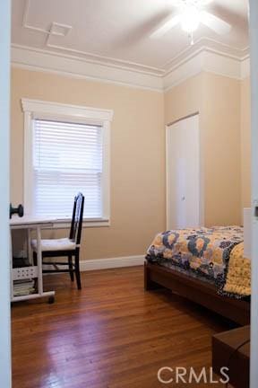 324 W 9th St, Long Beach, CA 90813 - bedroom featuring wood finished floors, crown molding, baseboards, and a ceiling fan