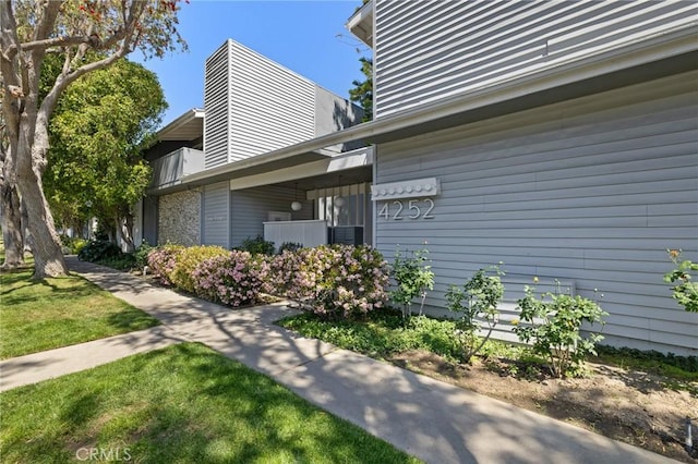 view of home's exterior