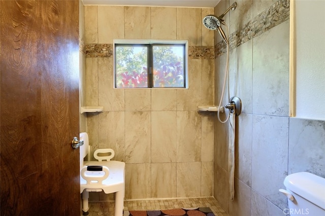 50366 Rd 420, Coarsegold, CA 93614 - bathroom featuring a tile shower and toilet