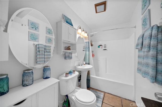 23755 Goetz Dr, Menifee, CA 92587 - bathroom featuring toilet, shower / bath combo, and tile patterned flooring