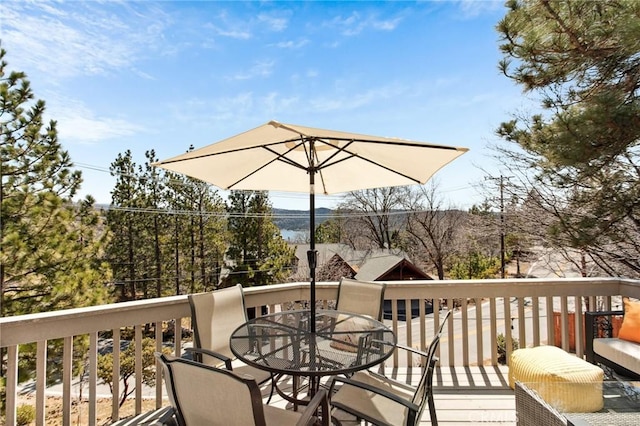 27482 Matterhorn Dr, Lake Arrowhead, CA 92352 - wooden deck with outdoor dining area