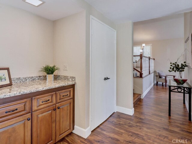 27275 Comba, Mission Viejo, CA 92692 - bar area with dark wood-style floors and baseboards