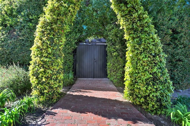 801 E Edgeware Rd, Los Angeles, CA 90026 - view of gate