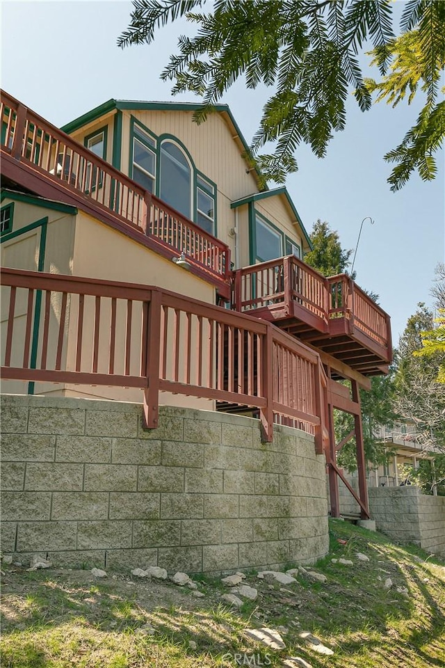 1251 Kodiak Dr, Lake Arrowhead, CA 92352 - rear view of house with stairs and a wooden deck