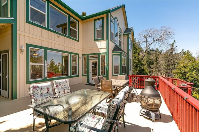 1251 Kodiak Dr, Lake Arrowhead, CA 92352 - deck with outdoor dining area