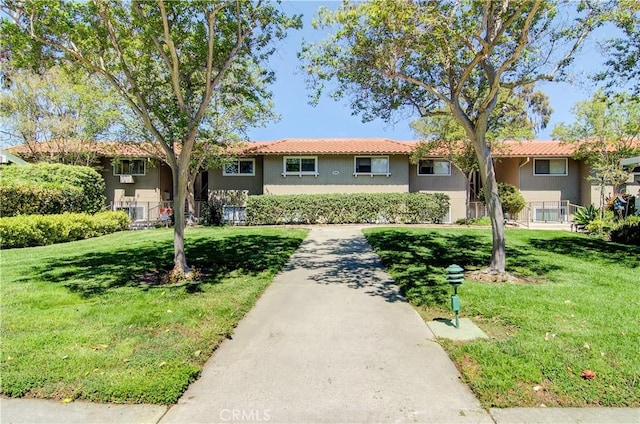 606 Avenida Sevilla Unit O, Laguna Woods, CA 92637 - ranch-style home with a tiled roof, stucco siding, and a front lawn