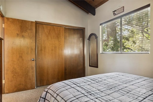 229 Chippewa Ln, Lake Arrowhead, CA 92352 - carpeted bedroom featuring arched walkways, a closet, and vaulted ceiling with beams