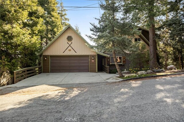 229 Chippewa Ln, Lake Arrowhead, CA 92352 - chalet / cabin with an attached garage and driveway