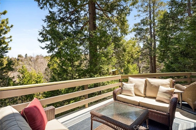 229 Chippewa Ln, Lake Arrowhead, CA 92352 - balcony with an outdoor hangout area