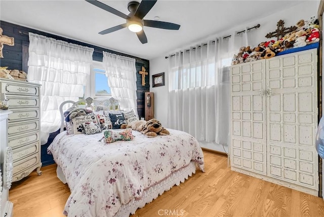 bedroom featuring light wood-style floors and ceiling fan