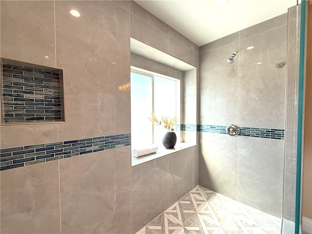 bathroom featuring a tile shower
