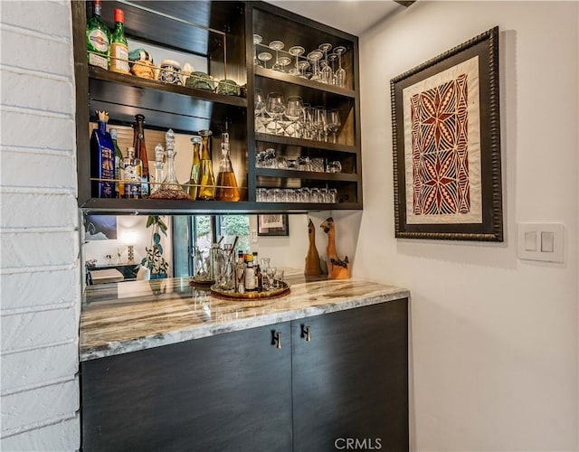 22335 Tiara St, Woodland Hills, CA 91367 - bar with a bar