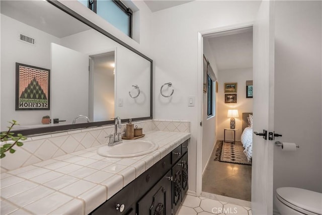22335 Tiara St, Woodland Hills, CA 91367 - ensuite bathroom with toilet, baseboards, visible vents, backsplash, and vanity