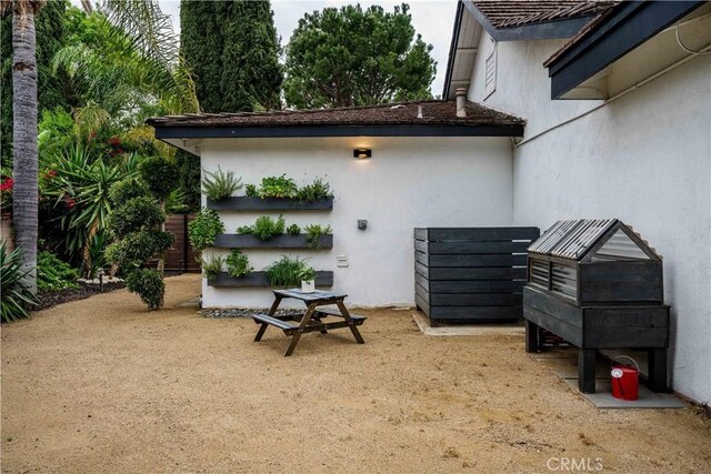 22335 Tiara St, Woodland Hills, CA 91367 - exterior space