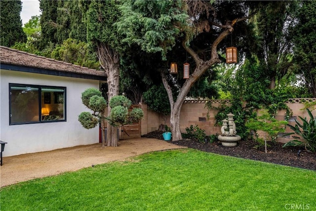 22335 Tiara St, Woodland Hills, CA 91367 - view of yard with fence