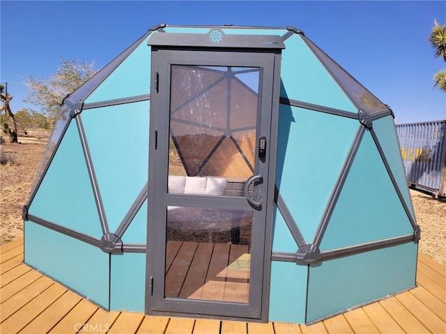 view of outdoor structure with an outdoor structure