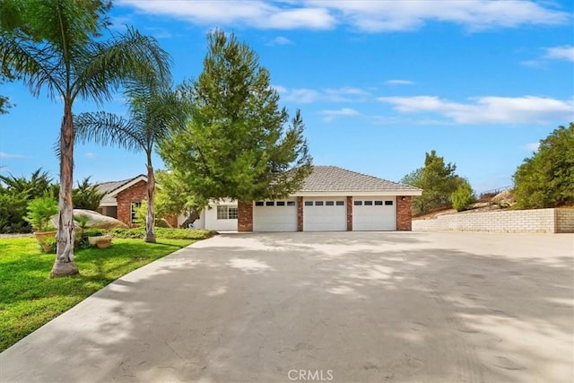 view of front facade with an attached garage, driveway, and a front lawn