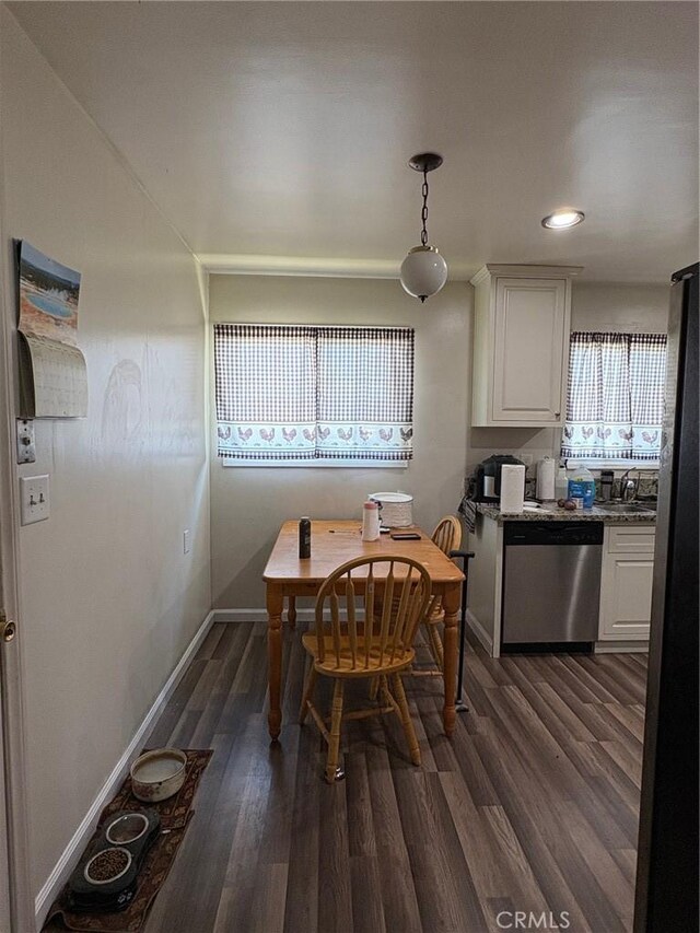 3670 Upper Terrace Dr, Riverside, CA 92505 - dining area with dark wood-type flooring, baseboards, and recessed lighting