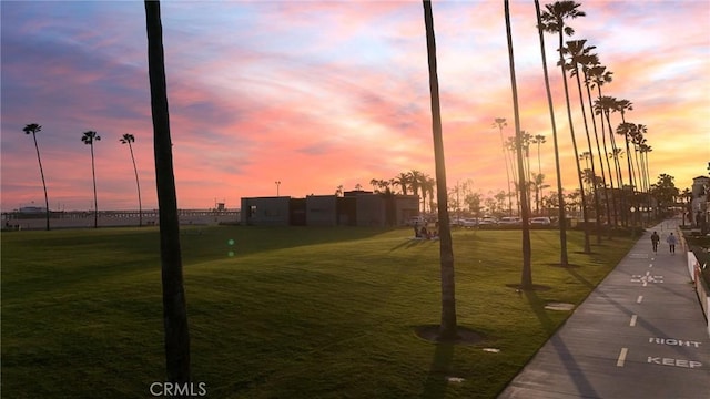 916 E Oceanfront, Newport Beach, CA 92661 - view of property's community featuring a yard