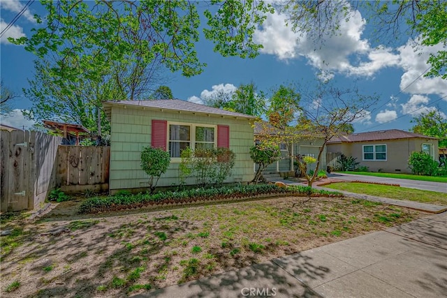 2550 5th Ave, Merced, CA 95340 - ranch-style house with driveway
