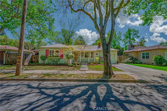 2550 5th Ave, Merced, CA 95340 - single story home featuring concrete driveway and a garage