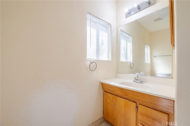 2550 5th Ave, Merced, CA 95340 - bathroom featuring vanity
