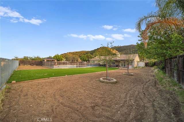 view of yard featuring a fenced backyard and a mountain view