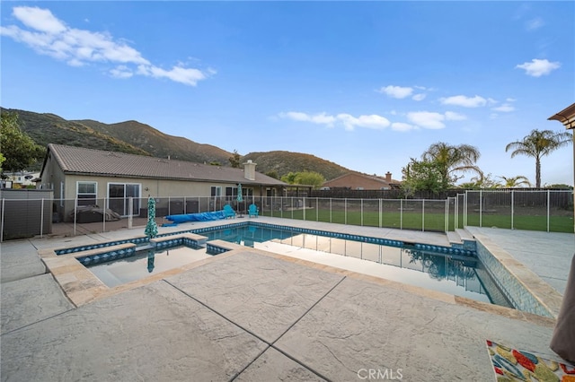 20536 Black Walnut Ct, Wildomar, CA 92595 - view of swimming pool with a mountain view, a patio area, and a jacuzzi