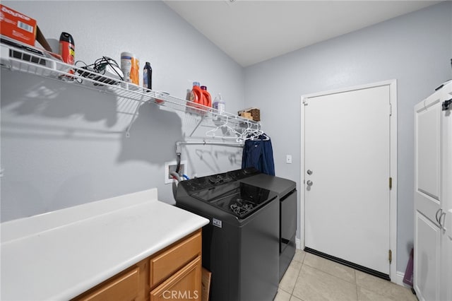laundry area featuring light tile patterned floors and washing machine and clothes dryer