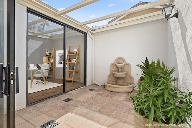 property entrance featuring stucco siding