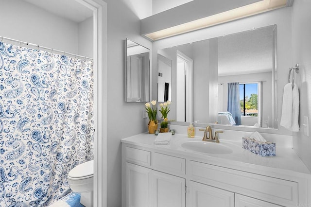 5170 Clairemont Mesa Blvd Unit 27, San Diego, CA 92117 - full bath with vanity and a shower with curtain