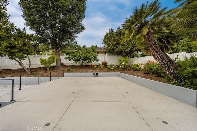 19201 Barrett Ln, North Tustin, CA 92705 - fenced backyard with a patio