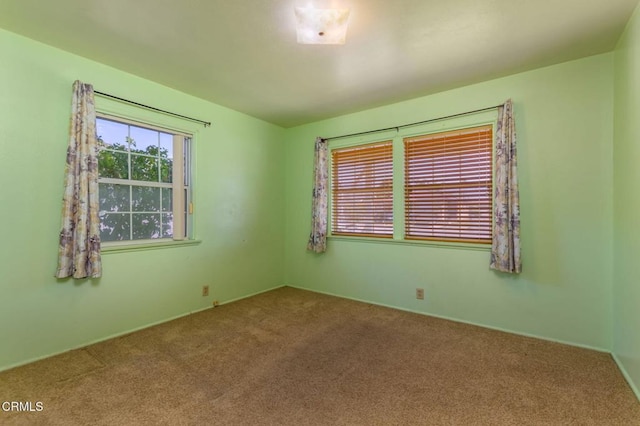 524 N 14th St, Santa Paula, CA 93060 - empty room with carpet flooring