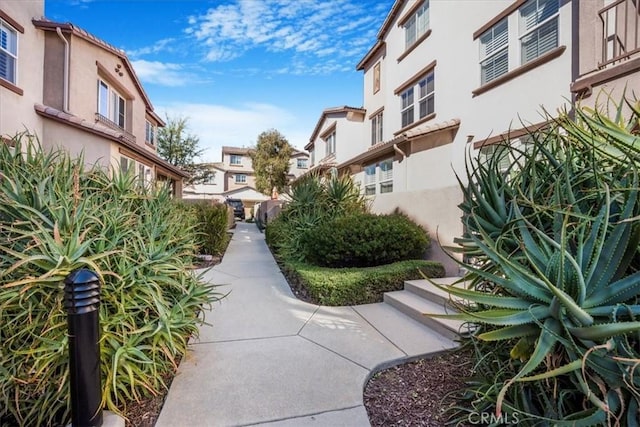 40925 Lacroix Ave, Murrieta, CA 92562 - surrounding community with a residential view