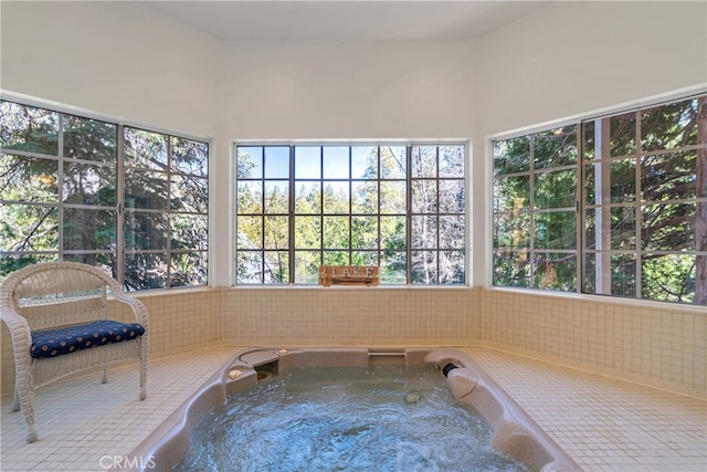 381 Old Toll Rd, Lake Arrowhead, CA 92317 - sunroom with a jacuzzi