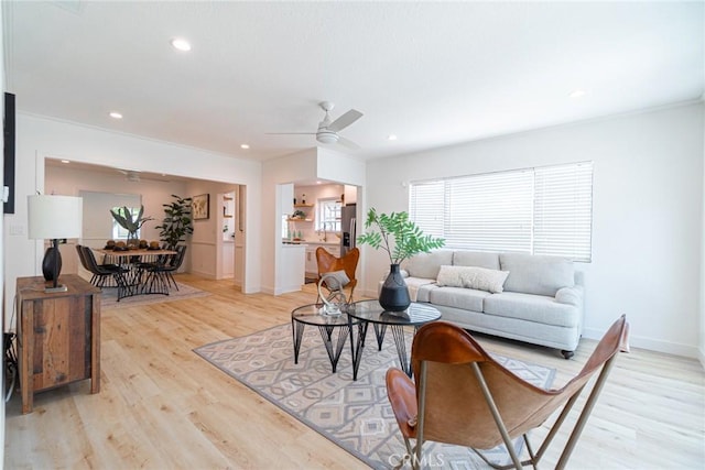 living area featuring recessed lighting, light wood-style floors, baseboards, and a ceiling fan