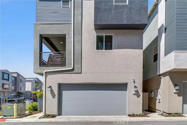 view of front of home featuring a garage and stucco siding