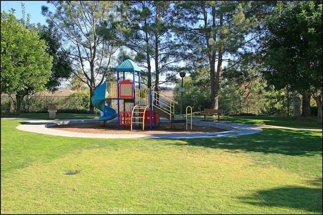 3 Hillrose, Aliso Viejo, CA 92656 - community jungle gym with a lawn