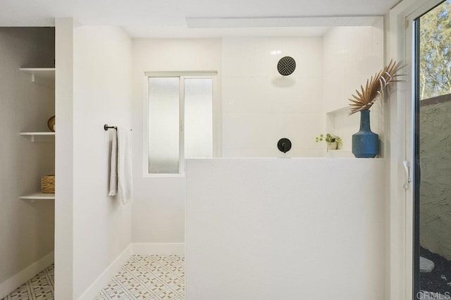 bathroom featuring tiled shower